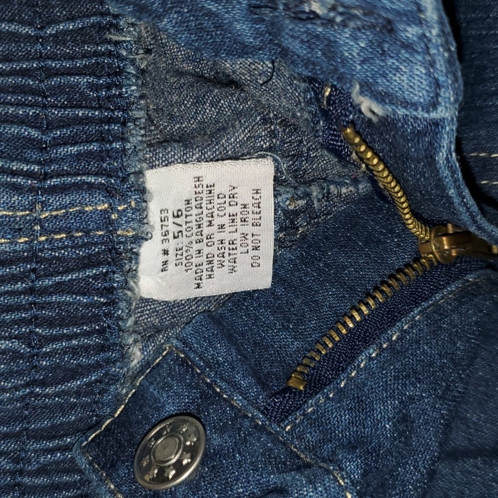 BUNDLE OF 3 PAIRS OF JEANS: BNWT: 1pr of jeans w/red design 5/6. 2prs Levi sz 5